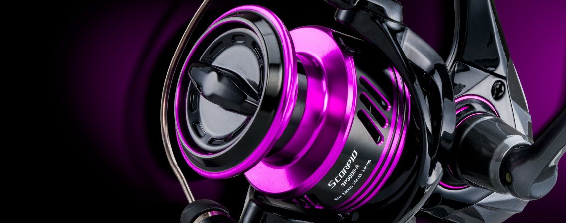 KOŁOWROTEK SPINNINGOWY SCORPIO - Kołowrotek spinningowy Okuma Scorpio - korpus odporny na korozję z grafitu - rotor o cyklonowym przepływie - system szybkiego ustawiania nieskończonego hamulca. KOŁOWROTEK SPINNINGOWY SCORPIO - Kołowrotek spinningowy Okuma Scorpio - korpus odporny na korozję z grafitu - rotor o cyklonowym przepływie - system szybkiego ustawiania nieskończonego hamulca.
